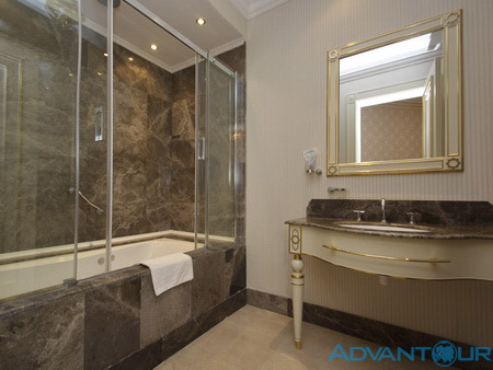 suite-bathroom