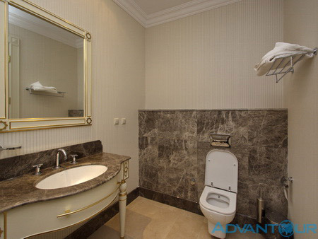 suite-bathroom2